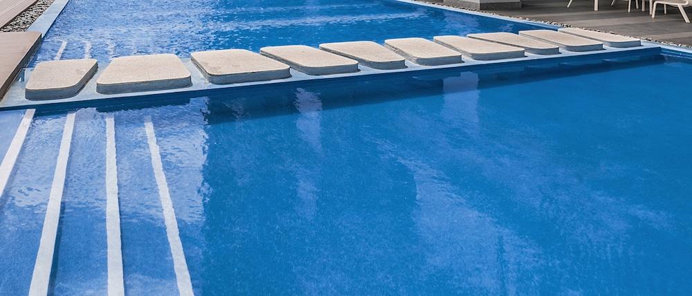 Hotel Citadines Bay Manila 4*